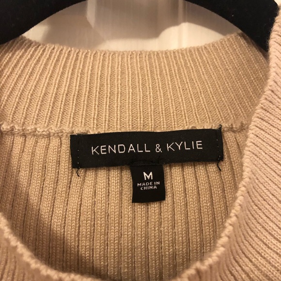 ✨ 3 for $25✨ Cut out top - Picture 3 of 4